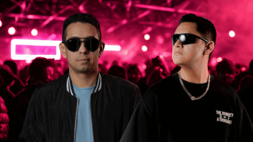 Zaa y M2One colaborando juntos en un festival